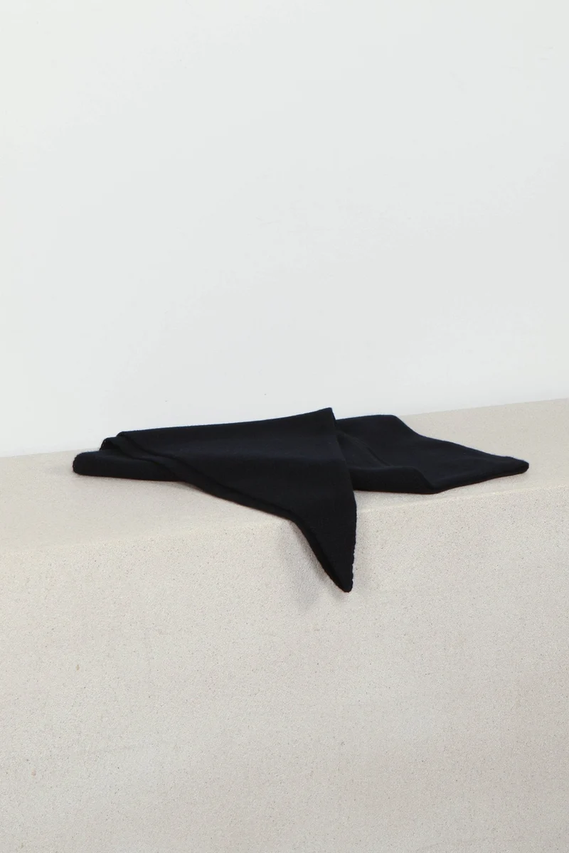 Extreme Cashmere - Sjaal - 201 Witch - Raven