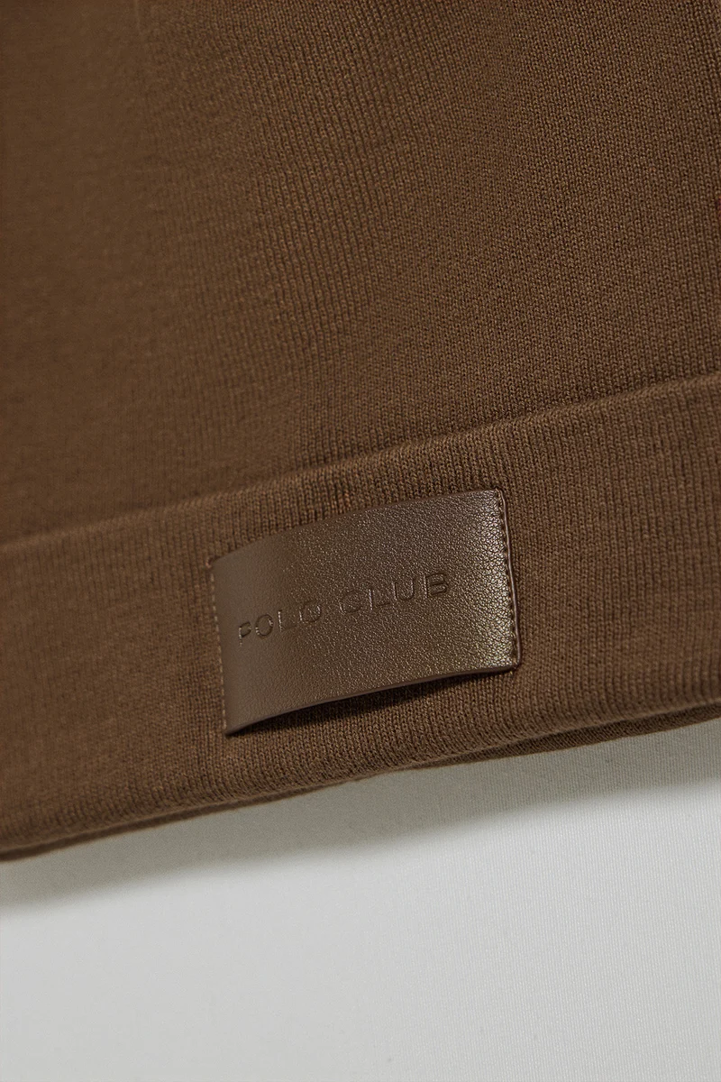 Gorro Vito marrón con detalle de etiqueta Polo Club