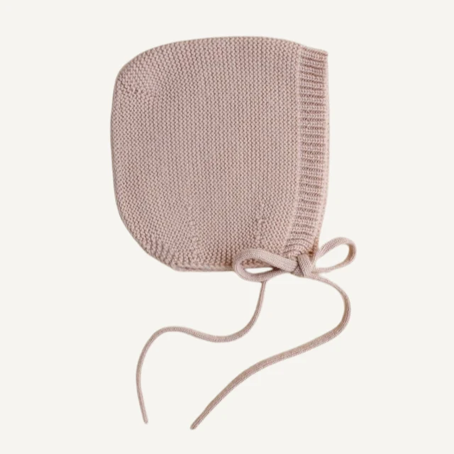 Hvid bonnet dolly apricot newborn