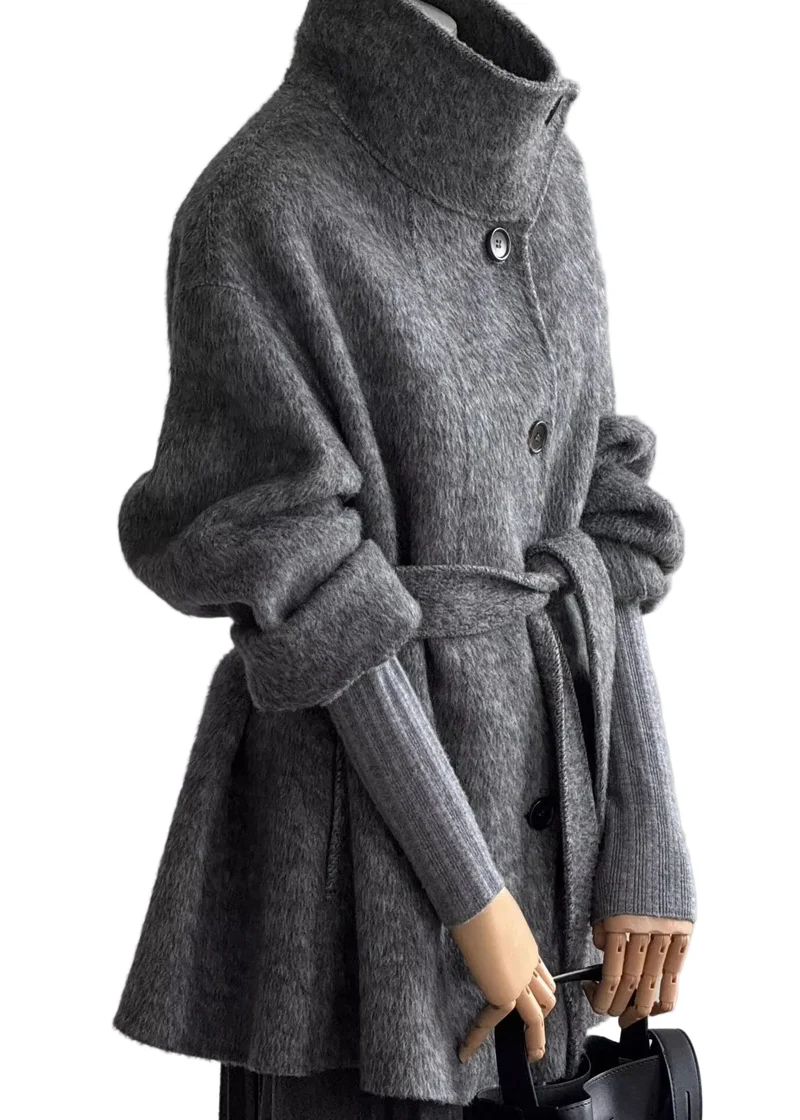 Stijlvolle Korte Dames Winterjas met Hoge Kraag en Strikceintuur – Spikkel Wollen Look Jas