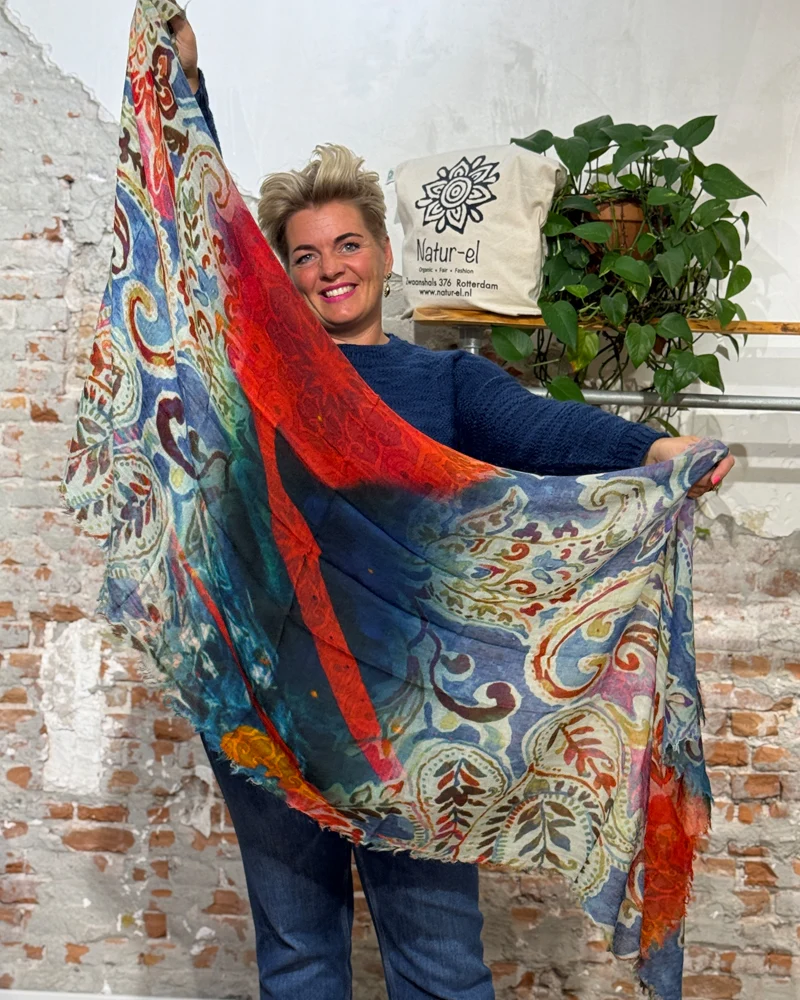 MADNESS wollen sjaal RED PAISLEY met print van pure merino wol