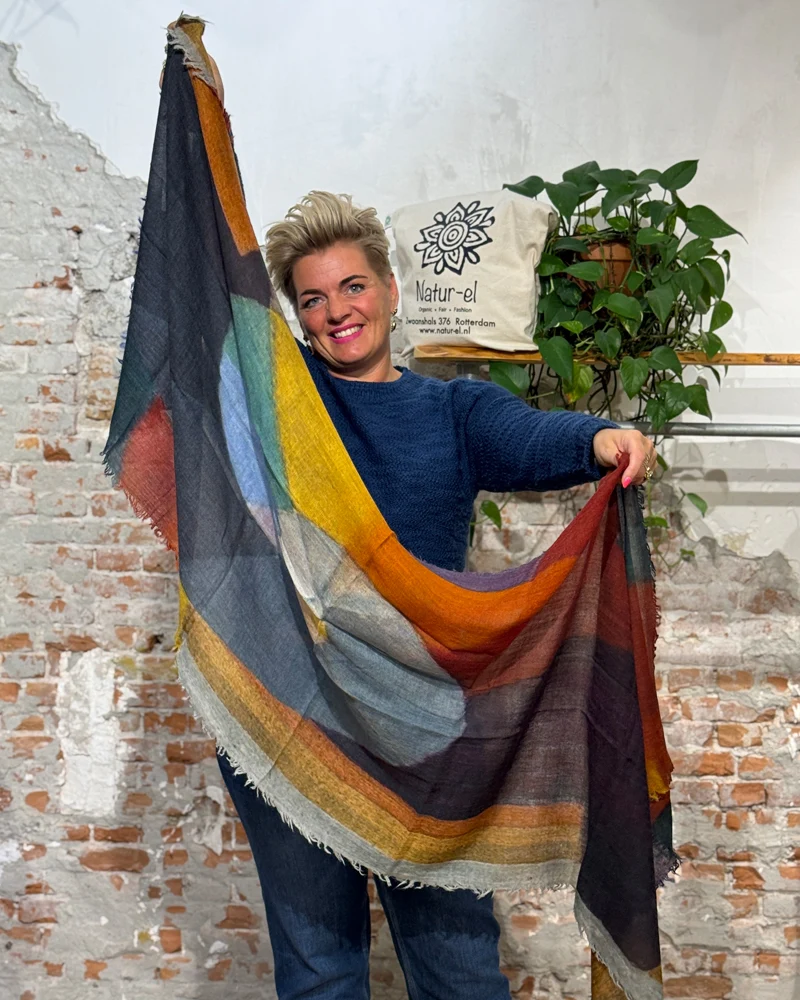 MADNESS wollen sjaal MAJESTIC met print van pure merino wol