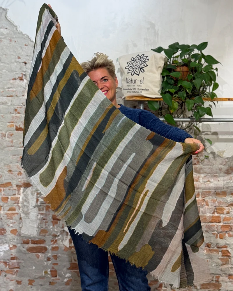 MADNESS wollen sjaal GREEN STRIPES met print van pure merino wol