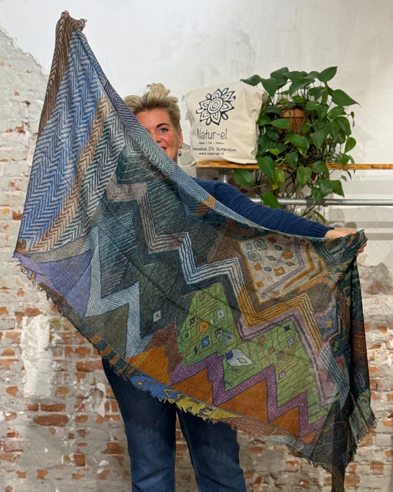 MADNESS wollen sjaal ZIG ZAG met print van pure merino wol
