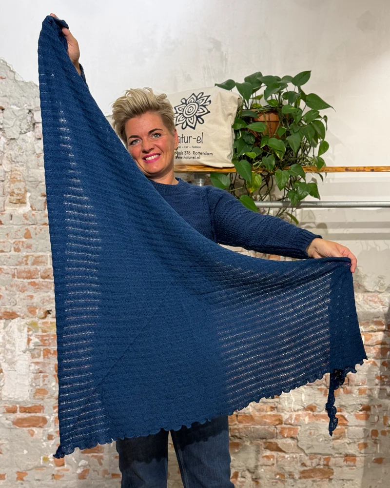 MADNESS wollen AJOUR SJAAL stola pure merino wol DONKER BLAUW