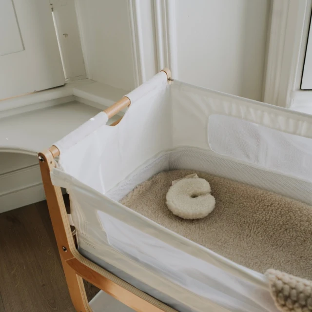 Kico label beige onderlegger voor wieg / cosleeper / ledikant
