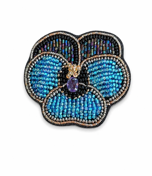 FAIRTRADE broche VIOOLTJE BLAUW met pailetten en kralen