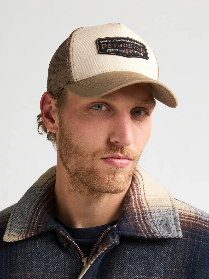 Trucker cap met badge steeltrail