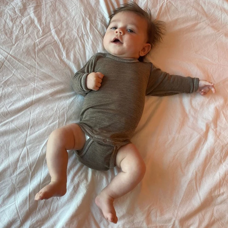 ENGEL baby romper wol zijde met LANGE MOUW effen WALNOOT