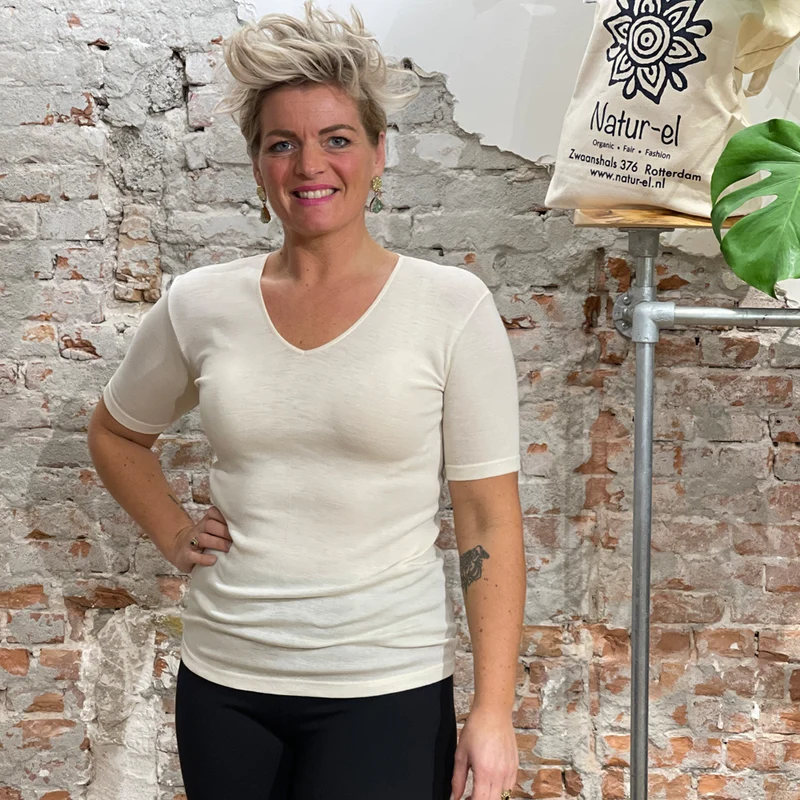 Hocosa shirt korte mouw wol zijde v-hals NATUREL dames