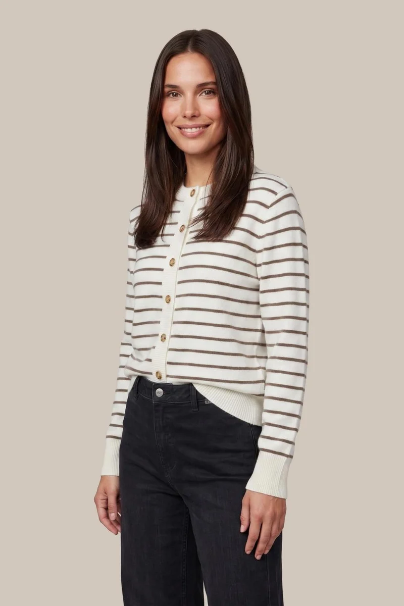 Eibhlín knitting sweater