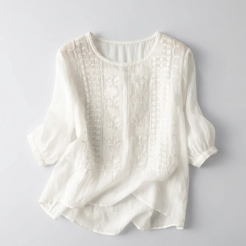 Geborduurde damesblouse met ronde hals