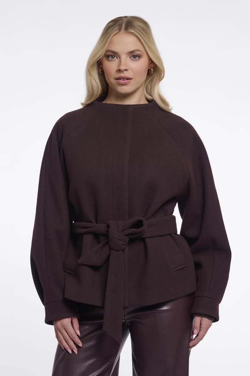Short coat with collar