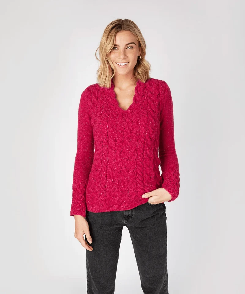 Ireland’s Eye | Ierse Wollen Trui Dames | Horseshoe V-Neck Cable