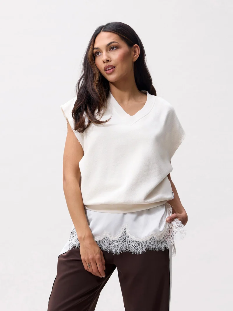 Beige mouwloze sweater met v-hals