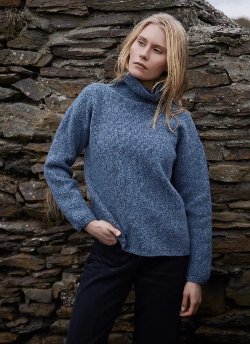 Fisherman Out of Ireland Ierse Wollen Trui Dames | Funnel Neck Sweater | Lichtblauw